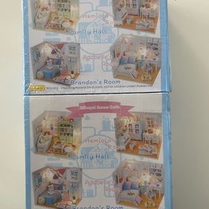 Two model room kits M013 and D014